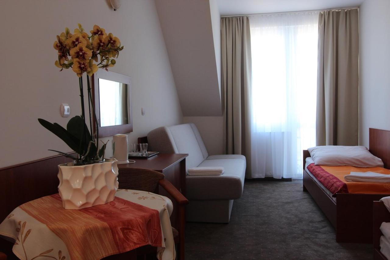 Sunset Przymorze Hotel เรวัล ภายนอก รูปภาพ